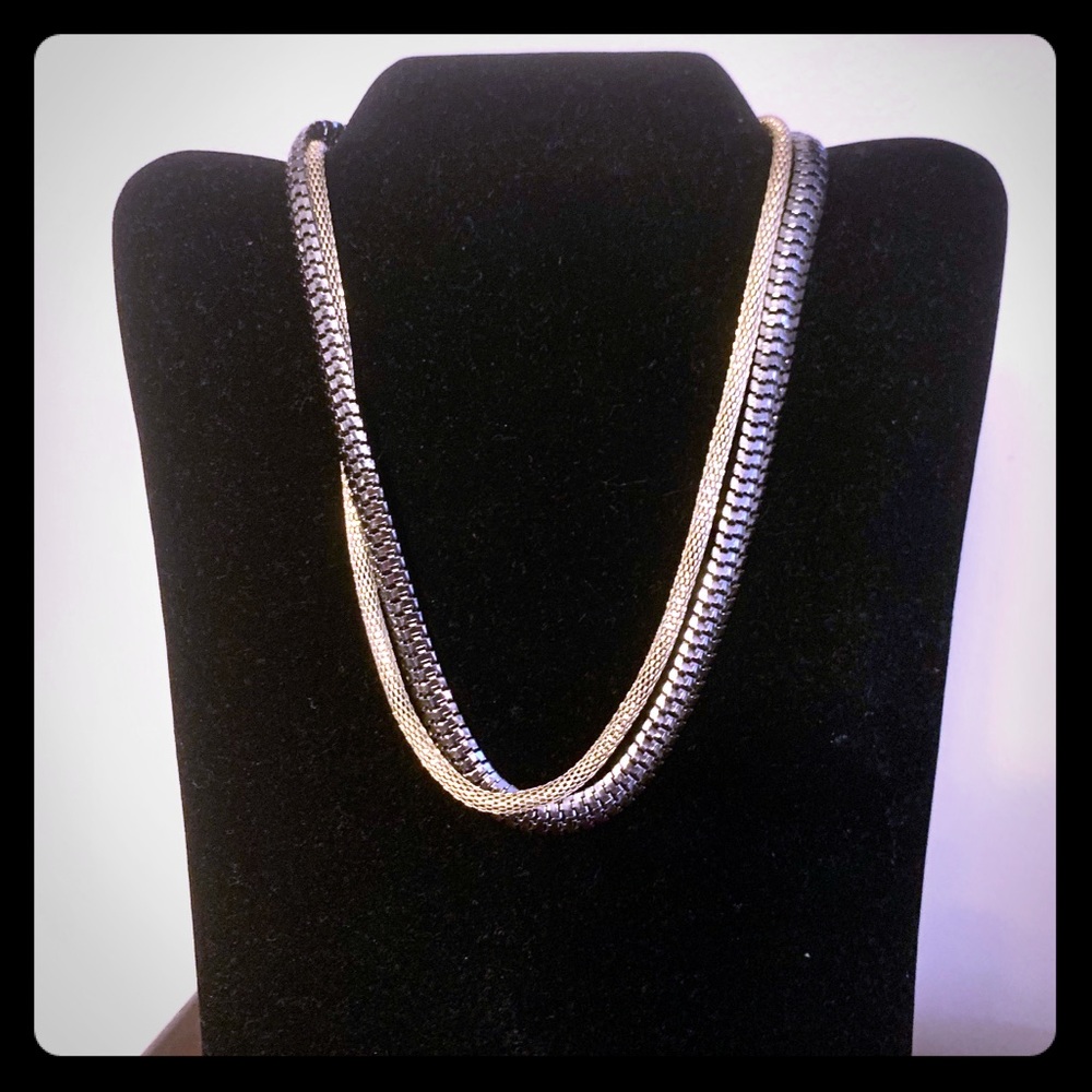 💟3 for $30
🦋Black and gold snake Chain necklace